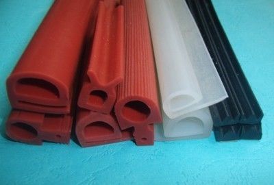 購入 適用範囲が広い端の監視シリコーンのスポンジ シートは密封の標準サイズ突き出ました online manufacture