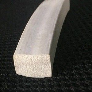 ゴム製ストリップの滑らかな表面のあたりの半分自己接着シリコーンのスポンジ シート